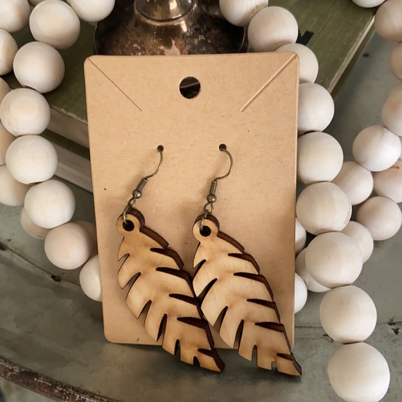 Wooden laser cut earrings - Picture 2 of 4